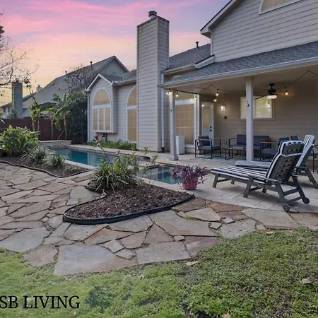 Gorgeous 6Br 3 5 Bth Home With Pool And Game Room